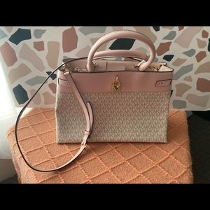 ⚫️SOLD⚫️Authentic Michael Kors Purse